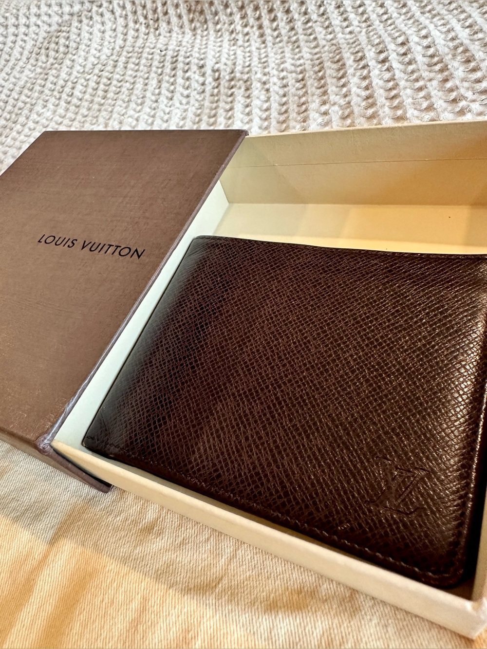 Vintage Men’s Louis Vuitton Taiga Leather Bifold Wallet